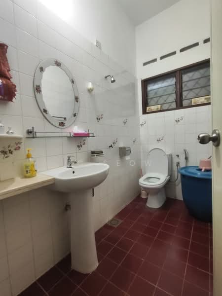 Semi-Detached House for Sale in SS3 (Petaling Jaya) - LC Seow - Bathroom - PropertyGuru.com.my