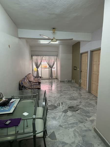 Taman Daya untuk Untuk Disewa - RM 750 /bulan, Mac 2026 - Living Room - PropertyGuru.com.my