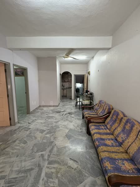Taman Daya untuk Untuk Disewa - RM 750 /bulan, Mac 2026 - Living Room - PropertyGuru.com.my