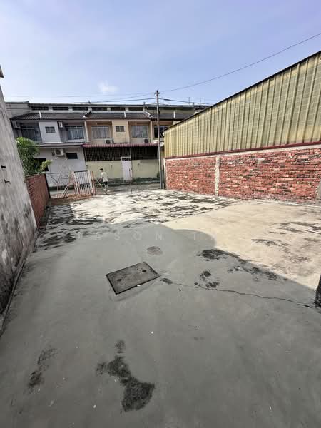 2-storey Terraced House for Sale in Taman Merdeka (Batu Berendam) - Jason Tay - Back Yard - PropertyGuru.com.my