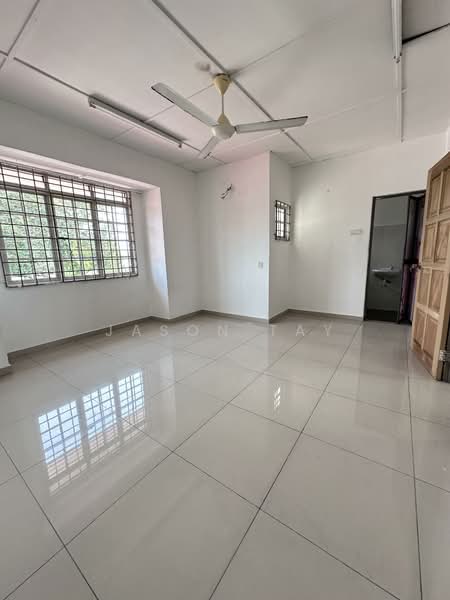 2-storey Terraced House for Sale in Taman Merdeka (Batu Berendam) - Jason Tay - Master Bedroom - PropertyGuru.com.my