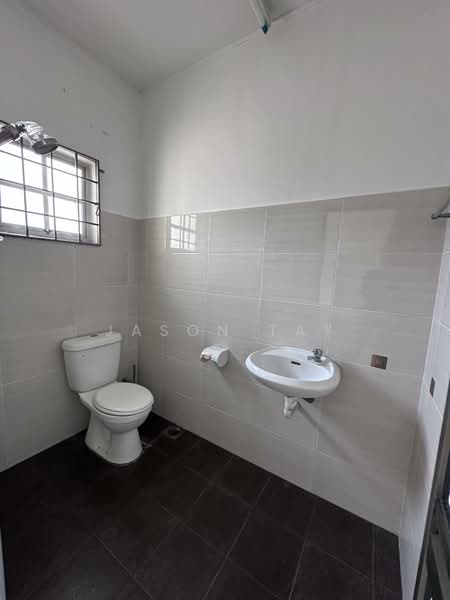2-storey Terraced House for Sale in Taman Merdeka (Batu Berendam) - Jason Tay - Attached Bathroom - PropertyGuru.com.my