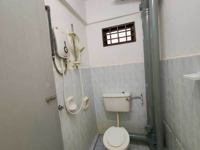 Eastern Court untuk Untuk Disewa - RM 1,000 /bulan, Mac 2026 - Bathroom - PropertyGuru.com.my