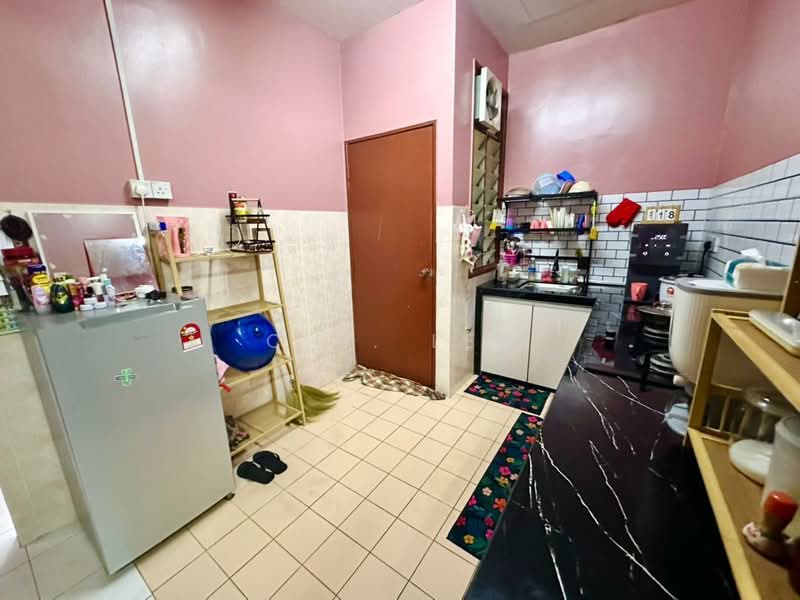 Bandar Puteri Jaya untuk Untuk Dijual - RM 250,000, Mac 2026 - Kitchen - PropertyGuru.com.my