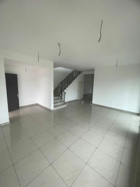 Cluster House for Sale in Taman Austin Duta (Tebrau) - Daniel Yong - Living Room - PropertyGuru.com.my