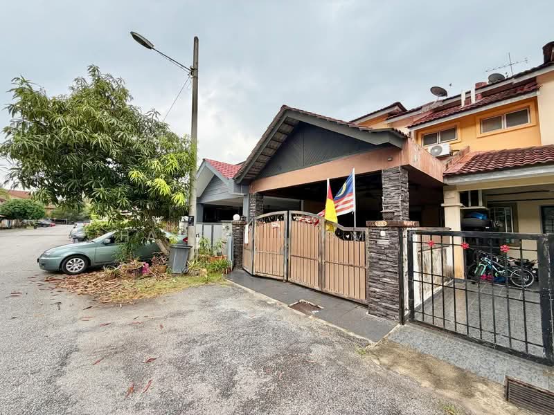 2-storey Terraced House for Sale in Saujana Utama (Selangor) - Hazeman Omar - Exterior - PropertyGuru.com.my