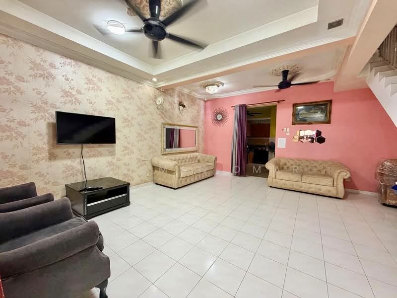 2-storey Terraced House for Sale in Saujana Utama (Selangor) - Hazeman Omar - Living Room - PropertyGuru.com.my