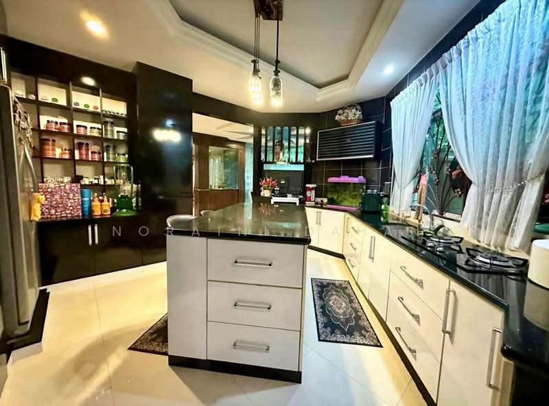 2.5-storey Terraced House for Sale in Ampang Jaya (Ampang) - Noraini Dahan - Kitchen - PropertyGuru.com.my