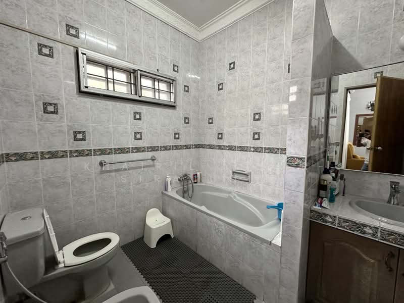 Rumah Banglo untuk Dijual di Kampung Datuk Keramat (Keramat) - Khairil Anwar Sirajudin - Bathroom - PropertyGuru.com.my