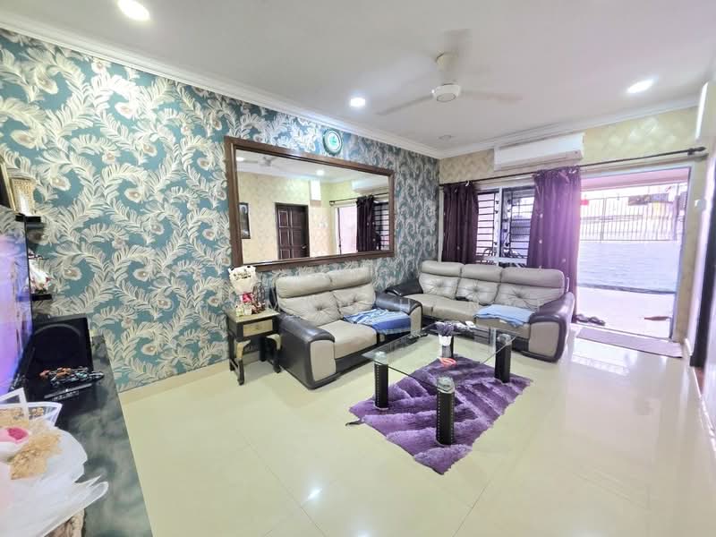 1-storey Terraced House for Sale in Seksyen 2 (Shah Alam) - Mohamad Hanafi - Living Room - PropertyGuru.com.my