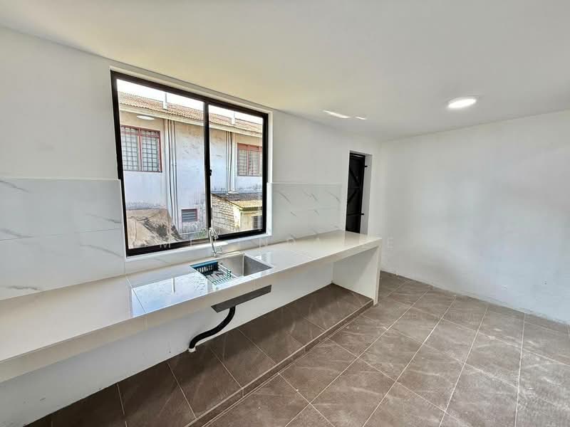 2-storey Terraced House for Sale in Taman Anggerik (Tampoi) - Melinda Ee - Kitchen - PropertyGuru.com.my