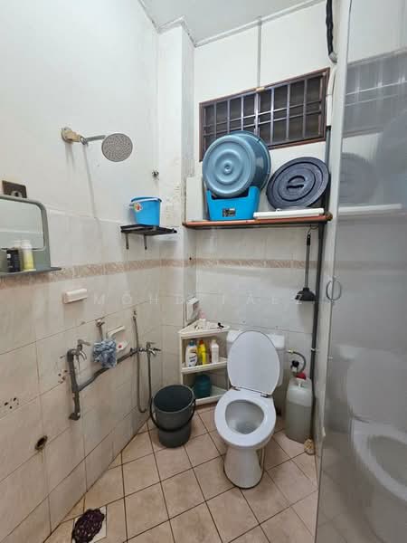 1-storey Terraced House for Sale in Taman Puteri Wangsa (Ulu Tiram) - Mohd Faez - Bathroom - PropertyGuru.com.my