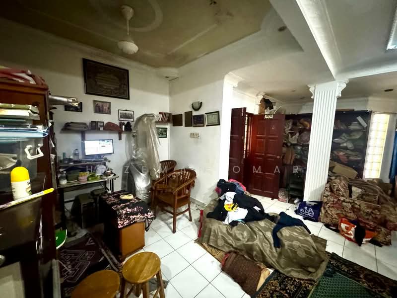 2-storey Terraced House for Sale in Seksyen 6 (Kota Damansara) - Hazeman Omar - Living Room - PropertyGuru.com.my