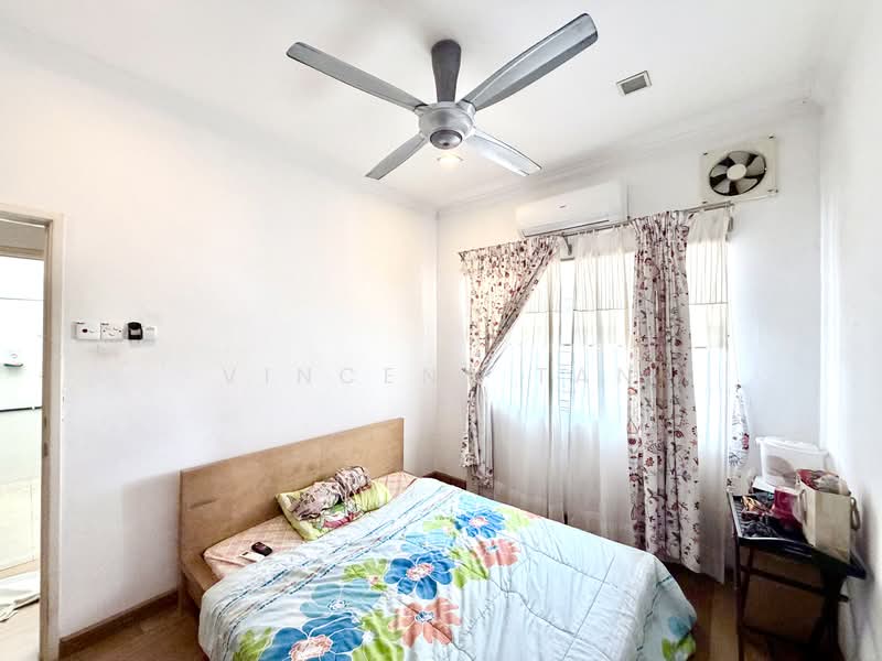 2-storey Terraced House for Sale in Bandar Sri Damansara (Selangor) - Vincent Tan - Bedroom - PropertyGuru.com.my
