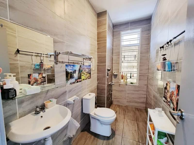 Semi-Detached House for Sale in Taman Bukit Jaya (Ulu Tiram) - Tommy Tai - Bathroom - PropertyGuru.com.my