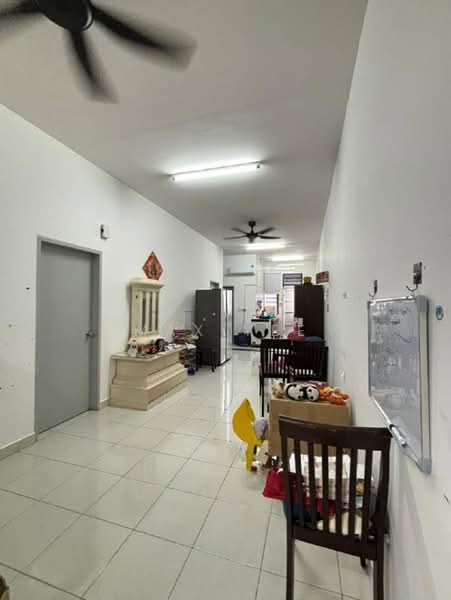 1-storey Terraced House for Sale in Bandar Putra (Kulai) - Max Yee - Corridor - PropertyGuru.com.my