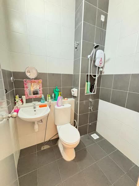 1-storey Terraced House for Sale in Bandar Putra (Kulai) - Max Yee - Bathroom - PropertyGuru.com.my