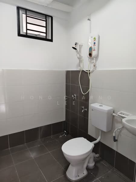 Flat for Rent at PANGSAPURI CENDERA 1 - Hong Charng Lee - Bathroom - PropertyGuru.com.my