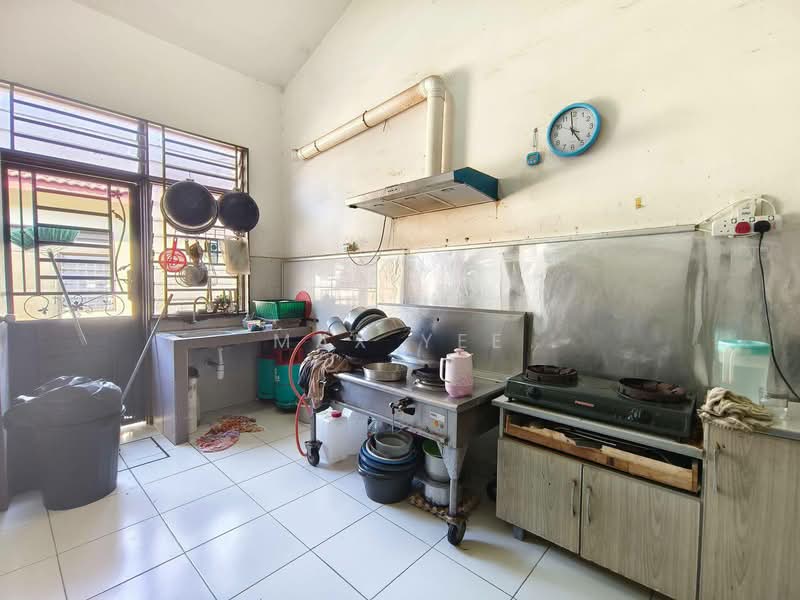 1-storey Terraced House for Sale in Bandar Putra (Kulai) - Max Yee - Kitchen - PropertyGuru.com.my