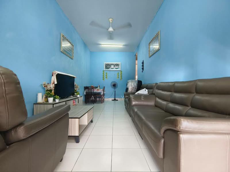 1-storey Terraced House for Sale in Bandar Putra (Kulai) - Max Yee - Living Room - PropertyGuru.com.my