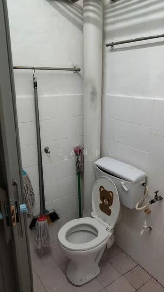 Apartment for Rent at Taman Tanjung Indah - Joanne Ang - Bathroom - PropertyGuru.com.my
