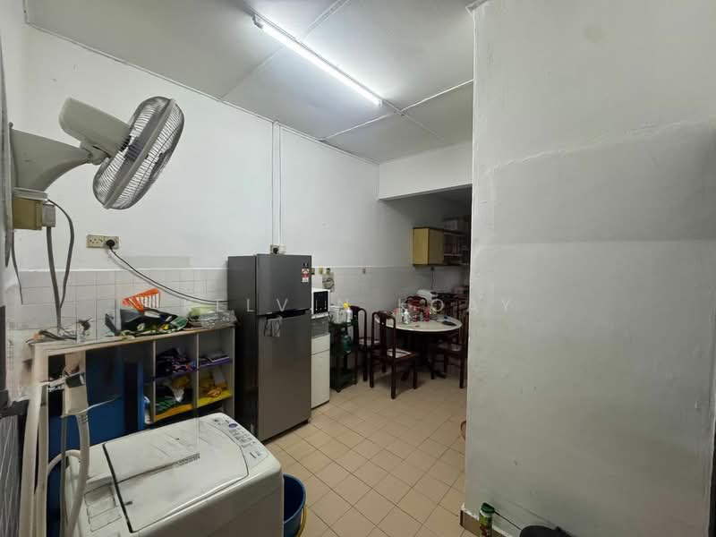 Taman Johor Jaya untuk Untuk Dijual - RM 518,000, Apr 2026 - Kitchen - PropertyGuru.com.my