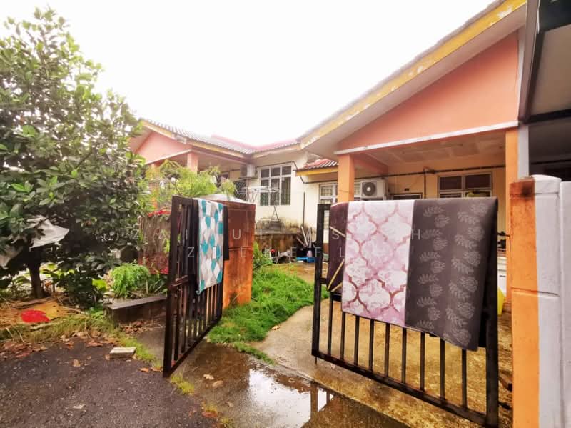 1-storey Terraced House for Sale in Seri Kembangan (Selangor) - Zairul Asrah Zulkefli - Exterior - PropertyGuru.com.my