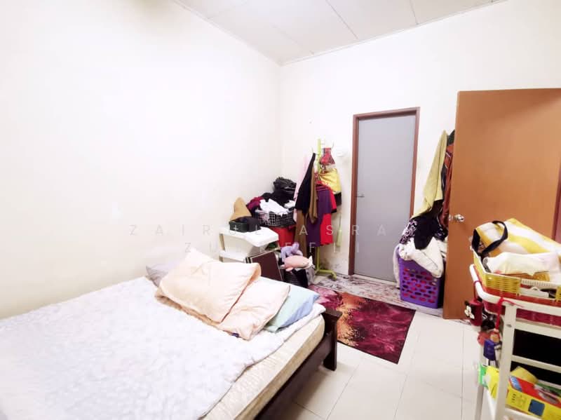 1-storey Terraced House for Sale in Seri Kembangan (Selangor) - Zairul Asrah Zulkefli - Bedroom - PropertyGuru.com.my