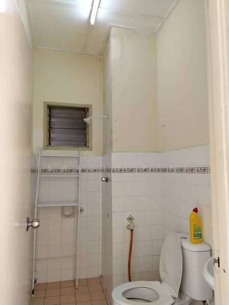 Apartment for Rent at Sri Teratai Apartment - Shally Pun - Bathroom - PropertyGuru.com.my