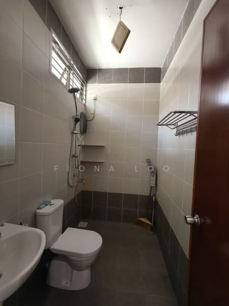 Cluster House for Sale in Taman Sutera Utama (Skudai) - Fiona Loo - Bathroom - PropertyGuru.com.my