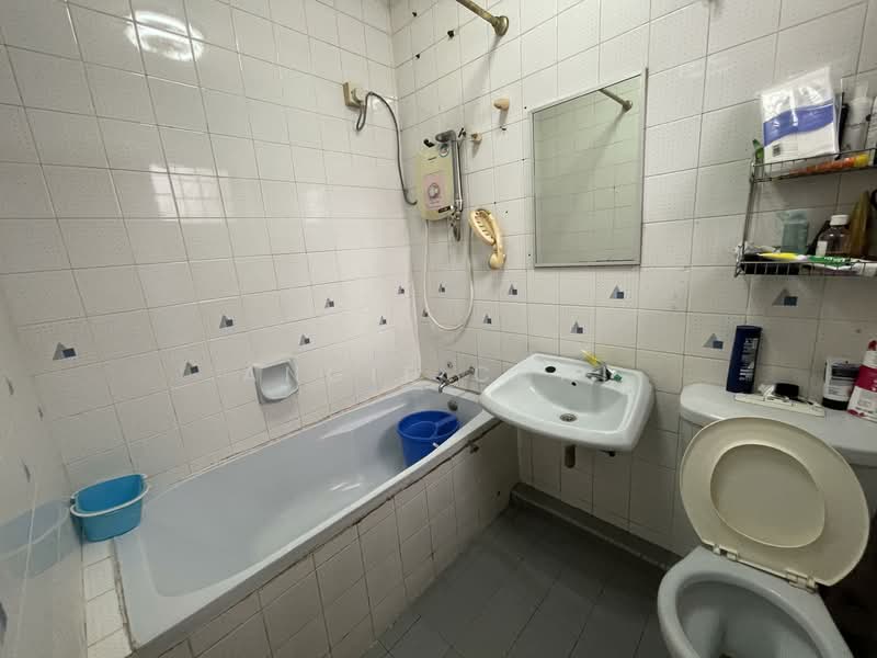 Rumah Teres 2 Tingkat untuk Dijual di Kelana Jaya (Petaling Jaya) - Angie Chai - Bathroom - PropertyGuru.com.my