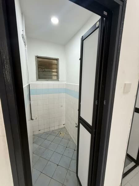 Flat for Sale at Rumah Pangsa Permas Jaya - Melinda Ee - Bathroom - PropertyGuru.com.my