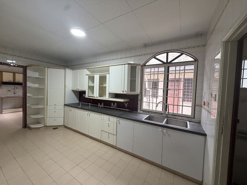 2-storey Terraced House for Sale in Taman Overseas Union (Taman Oug) (Jalan Klang Lama (Old Klang Road)) - Jimmy Ng - Kitchen - PropertyGuru.com.my