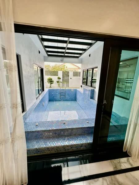 Rumah Teres 2 Tingkat untuk Dijual di Bandar Setia Alam (Kapar) - Syakir Adman - Pool - PropertyGuru.com.my