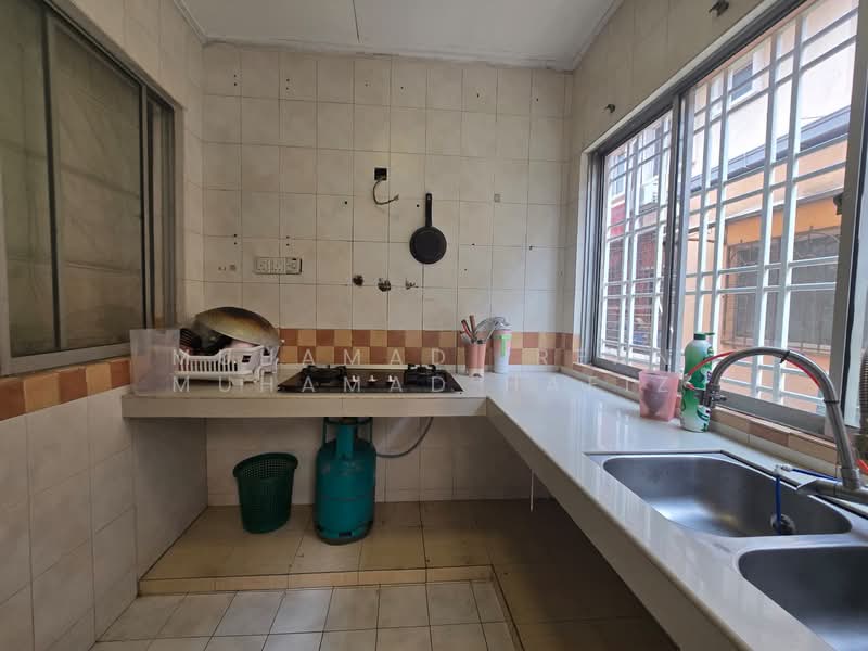2-storey Terraced House for Sale in Seksyen 7 (Shah Alam) - Muhamad Irfan Muhamad Hafiz - Kitchen - PropertyGuru.com.my