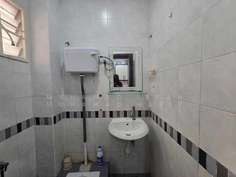 2-storey Terraced House for Sale in Seksyen 7 (Shah Alam) - Muhamad Irfan Muhamad Hafiz - Bathroom - PropertyGuru.com.my