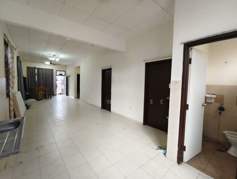 1-storey Terraced House for Sale in Bandar Putra (Kulai) - Melinda Ee - Living Room - PropertyGuru.com.my