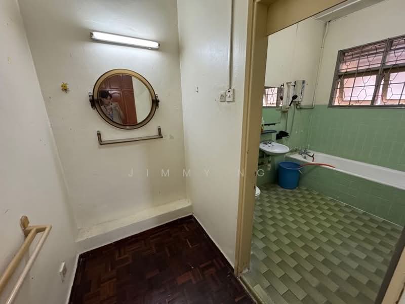 2-storey Terraced House for Sale in Taman Overseas Union (Taman Oug) (Jalan Klang Lama (Old Klang Road)) - Jimmy Ng - Bathroom - PropertyGuru.com.my