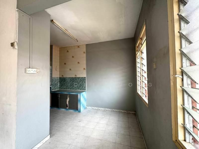 Flat for Sale at Taman Perling - Lee Chin Wong - Kitchen - PropertyGuru.com.my