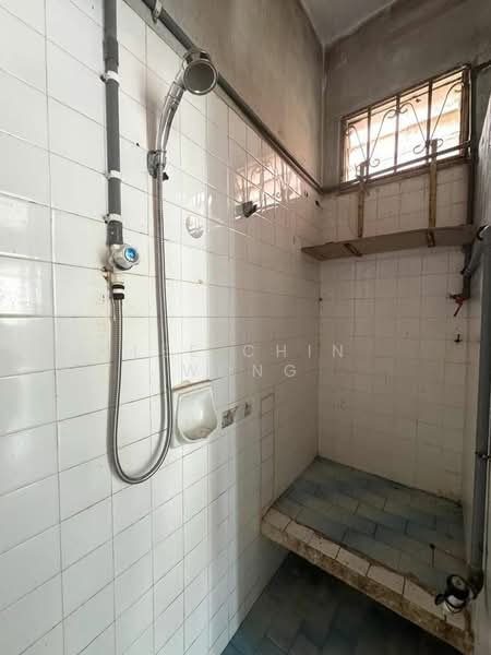 Flat for Sale at Taman Perling - Lee Chin Wong - Bathroom - PropertyGuru.com.my