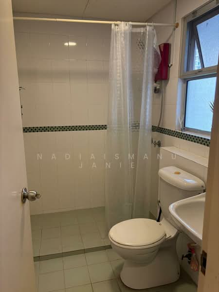 Condominium for Sale at Seri Maya Condominium - NadiaIsmanu Janie - Master Bathroom - PropertyGuru.com.my