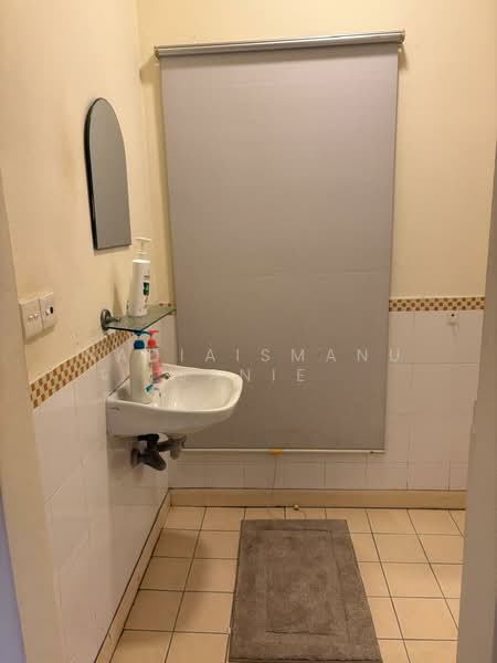Condominium for Sale at Seri Maya Condominium - NadiaIsmanu Janie - Dressing area - PropertyGuru.com.my