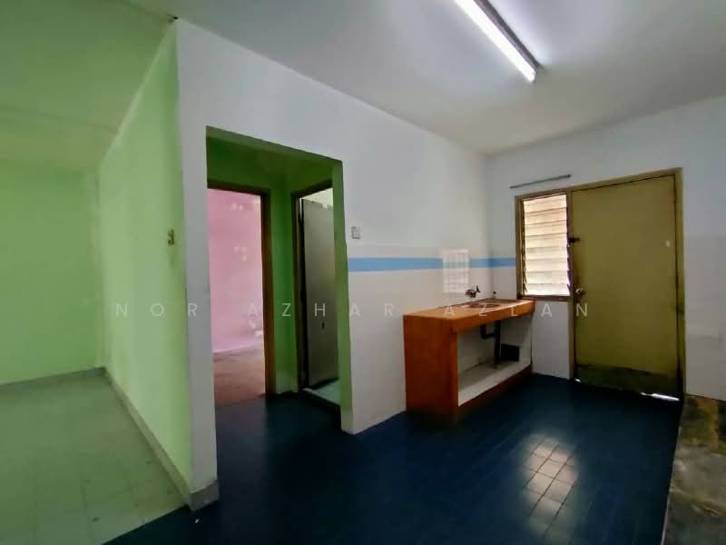2-storey Terraced House for Sale in SS7 (Petaling Jaya) - Nor Azhar Azlan - Kitchen - PropertyGuru.com.my