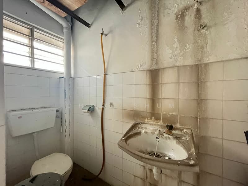 Shop / Office for Rent in Kajang (Selangor) - Chloe Shum - Bathroom - PropertyGuru.com.my