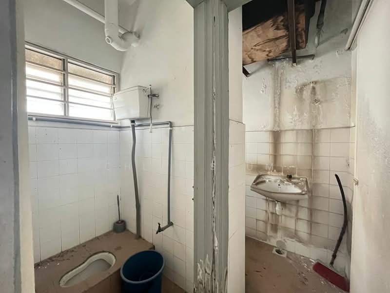 Shop / Office for Rent in Kajang (Selangor) - Chloe Shum - Bathroom - PropertyGuru.com.my