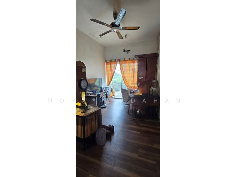2-storey Terraced House for Sale in Jenjarom (Selangor) - Noraini Dahan - Living Room - PropertyGuru.com.my