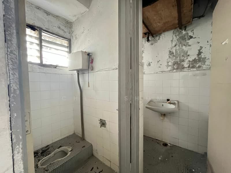 Shop / Office for Rent in Kajang (Selangor) - Chloe Shum - Bathroom - PropertyGuru.com.my