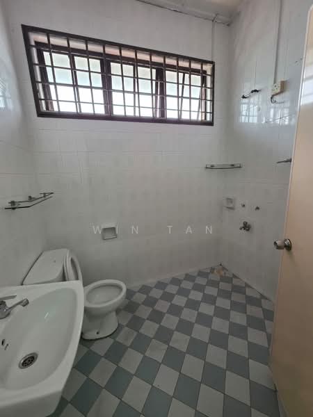 2-storey Terraced House for Sale in Perling (Johor) - Win Tan - Bathroom - PropertyGuru.com.my