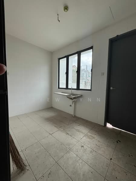 Semi-Detached House for Sale in Taman Bukit Serdang (Seri Kembangan) - Siew Lynn - Kitchen - PropertyGuru.com.my