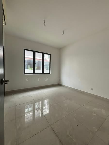 Semi-Detached House for Sale in Taman Bukit Serdang (Seri Kembangan) - Siew Lynn - Interior - PropertyGuru.com.my
